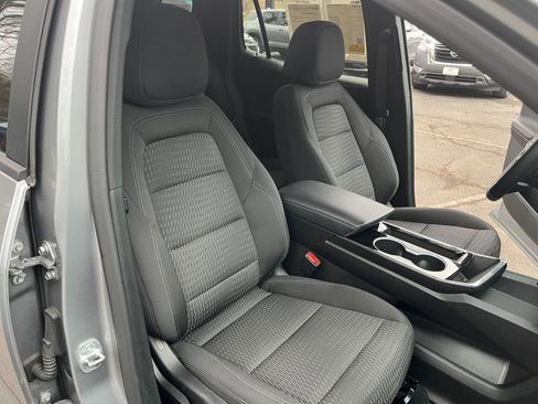 Used 2025 Chevrolet Equinox LT image 36