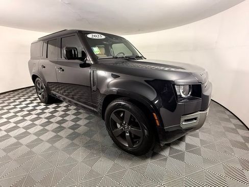 Used 2025 Land Rover Defender 130 X-Dynamic SE AWD/4WD image 9