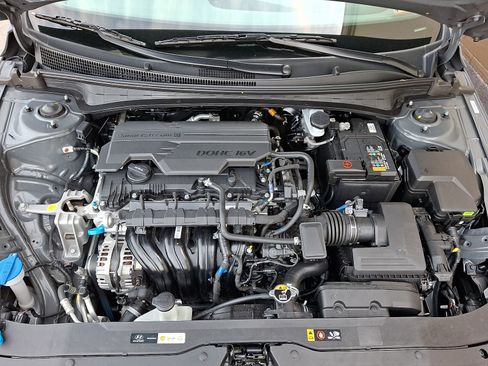 Certified 2025 Hyundai Elantra Sport FWD image 28