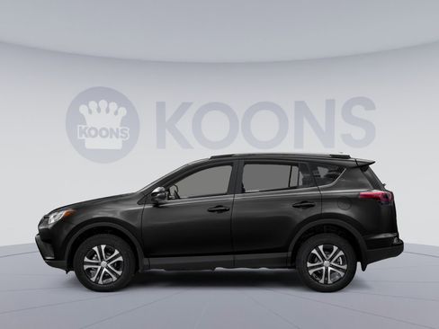 Used 2018 Toyota RAV4 LE w/ All Weather Liner Package image 4