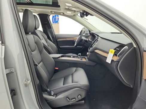 New 2025 Volvo XC90 B6 Plus w/ Protection Package Premier image 22