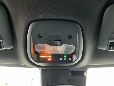 Used 2025 Buick Envista Sport Touring image 16