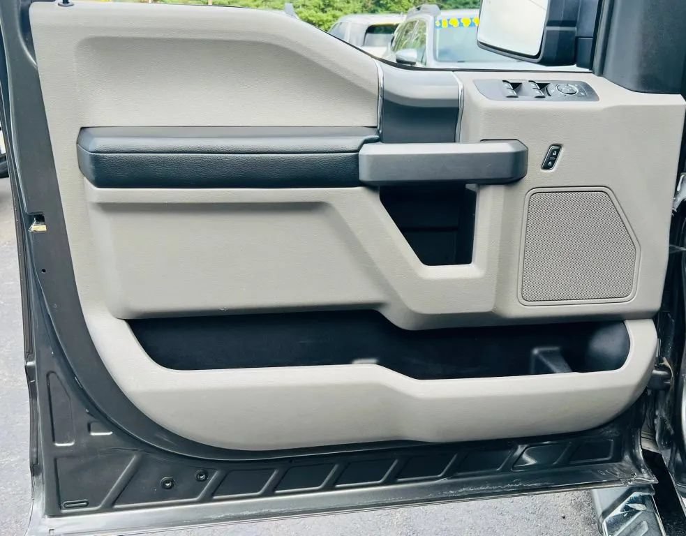 Used 2017 Ford F150 XLT w/ Equipment Group 302A Luxury AWD/4WD image 21
