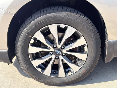 Used 2017 Subaru Outback 2.5i Limited AWD/4WD image 31