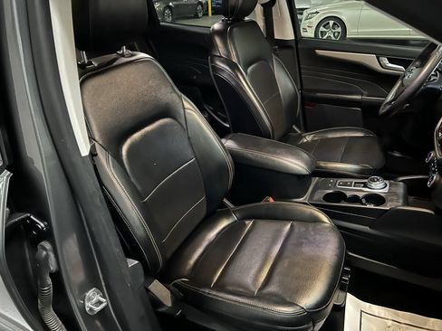 Used 2022 Ford Escape SEL w/ Technology Package FWD image 22