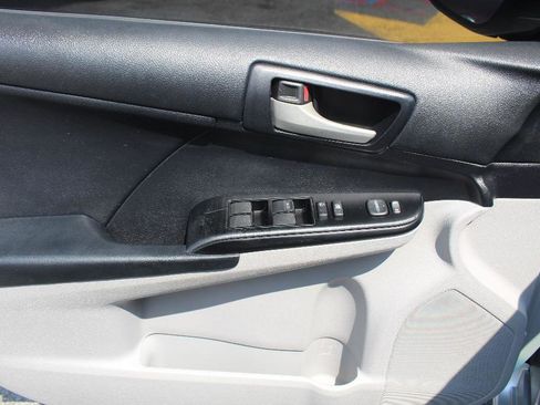 Used 2012 Toyota Camry LE FWD image 9