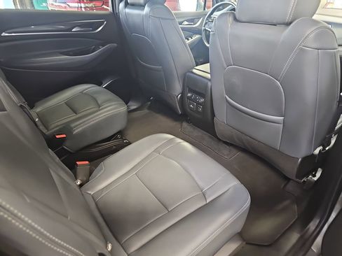 Used 2024 Buick Enclave Premium AWD/4WD image 31