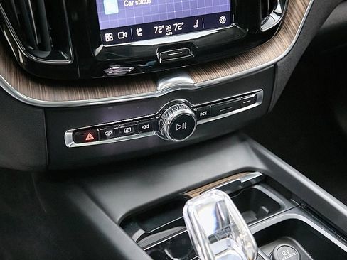 Certified 2023 Volvo XC60 B5 Ultimate image 17