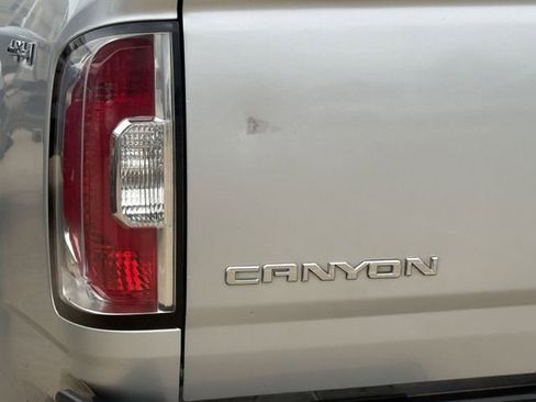 Used 2018 GMC Canyon SLT w/ Driver Alert Package AWD/4WD image 6