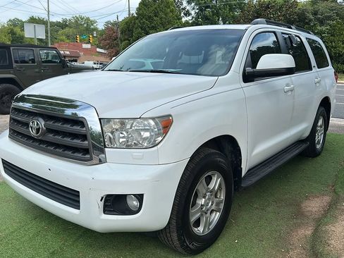 Used 2011 Toyota Sequoia SR5 AWD/4WD image 3