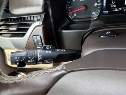 Used 2020 Chevrolet Suburban LT RWD image 21