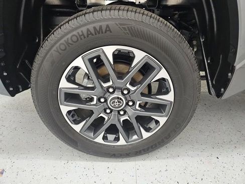 Used 2024 Toyota Tundra Limited AWD/4WD image 7