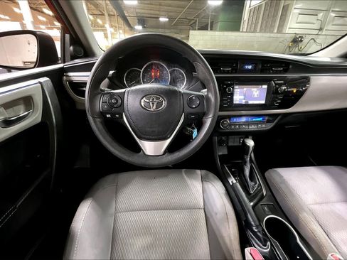 Used 2015 Toyota Corolla LE image 5