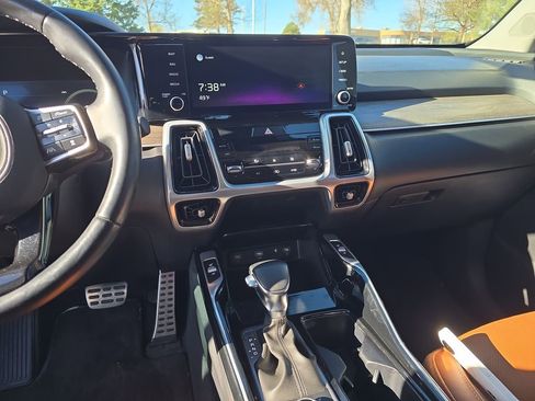 Used 2021 Kia Sorento SX Prestige image 19