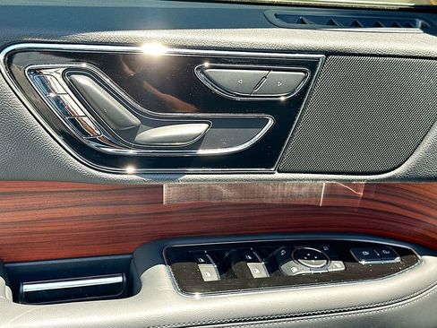 Certified 2024 Lincoln Navigator Premiere AWD/4WD image 21