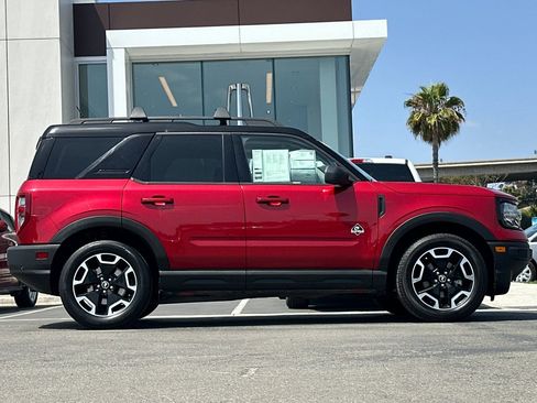 Certified 2021 Ford Bronco Sport Outer Banks w/ Outer Banks Package AWD/4WD image 2