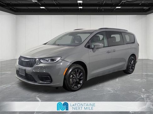 Used 2021 Chrysler Pacifica Touring-L w/ S Appearance Package AWD/4WD image 1