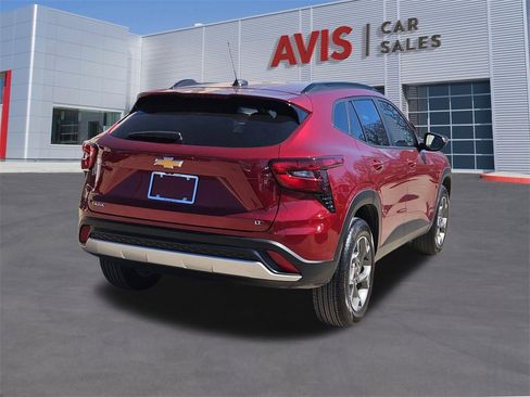 Used 2025 Chevrolet Trax LT w/ LT Convenience Package image 6