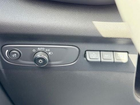 Used 2022 Buick Envision Essence w/ Technology Package II FWD image 18