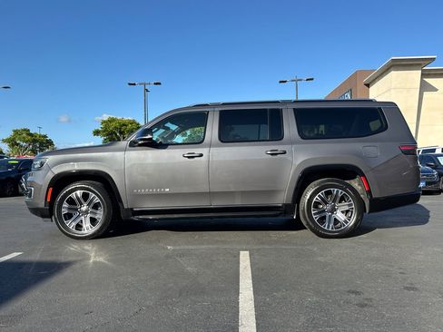 Used 2024 Jeep Wagoneer L Series II RWD image 7