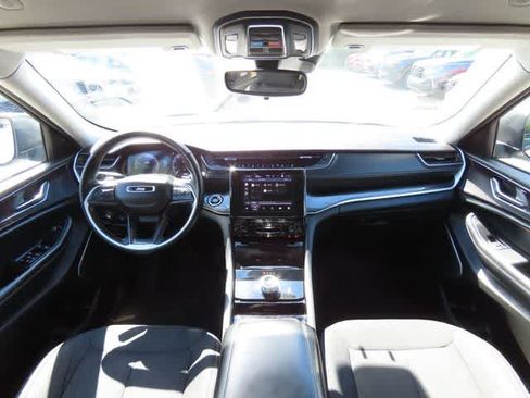 Used 2022 Jeep Grand Cherokee L Laredo w/ Luxury Tech Group I AWD/4WD image 19
