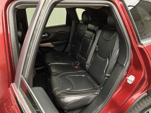 Used 2018 Jeep Cherokee Limited AWD/4WD image 10