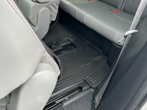 Used 2021 Toyota Highlander XLE image 49