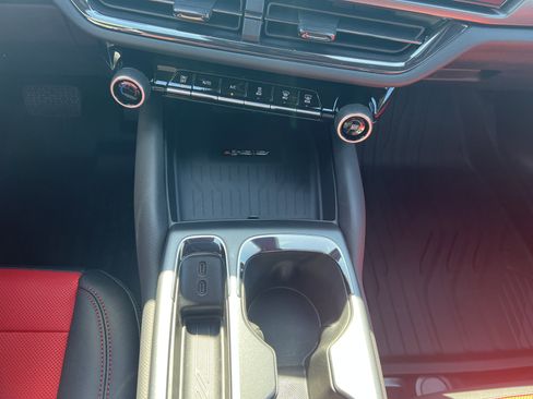 New 2025 Chevrolet Equinox EV RS image 8