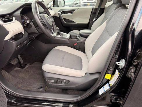 Used 2021 Toyota RAV4 XLE w/ Convenience Package image 13