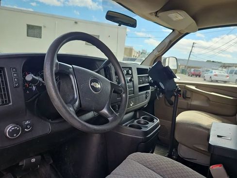 Used 2009 Chevrolet Express 2500 RWD image 11