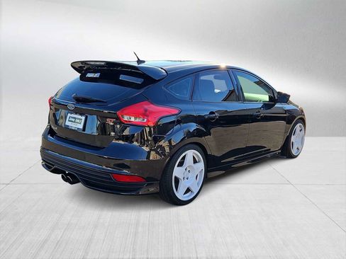 Used 2017 Ford Focus ST w/ Equipment Group 402A image 8