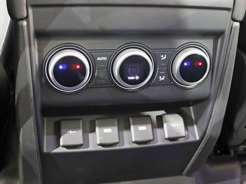 Used 2020 Land Rover Defender 110 SE image 29