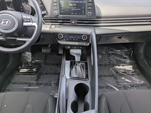 Used 2021 Hyundai Elantra SEL FWD image 17