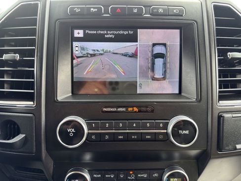 Used 2019 Ford Expedition Limited w/ Equipment Group 302A AWD/4WD image 17