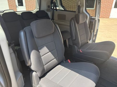 Used 2009 Dodge Grand Caravan SE FWD image 16