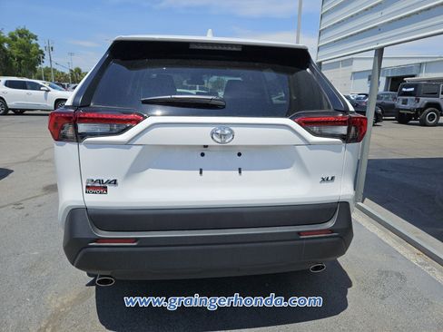 Used 2025 Toyota RAV4 XLE w/ Convenience Package FWD image 8
