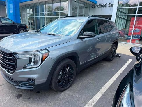 Used 2024 GMC Terrain SLT w/ Elevation Edition AWD/4WD image 4