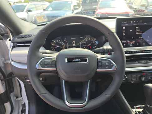 Used 2025 Jeep Compass Limited AWD/4WD image 30