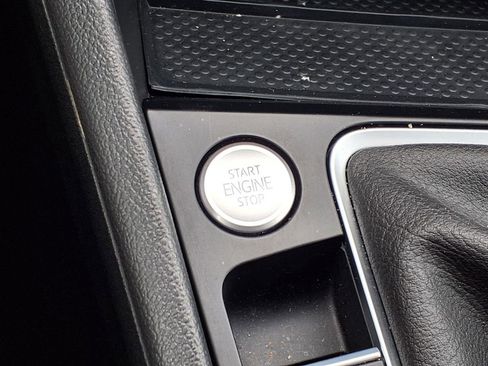 Used 2025 Volkswagen Jetta SE image 15