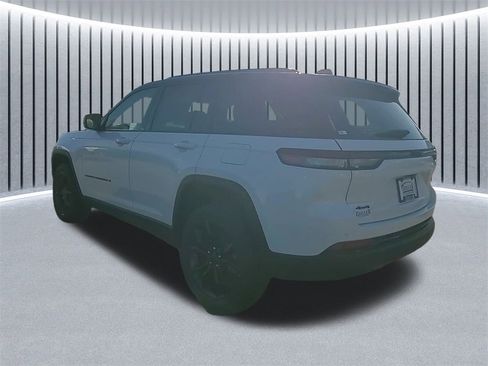 New 2025 Jeep Grand Cherokee Limited image 5