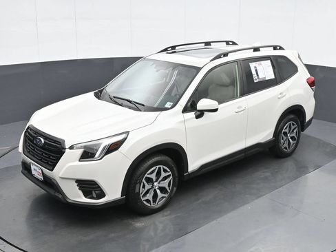 Used 2023 Subaru Forester Premium AWD/4WD image 18