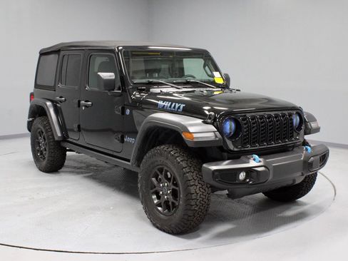 Used 2024 Jeep Wrangler Unlimited AWD/4WD image 1