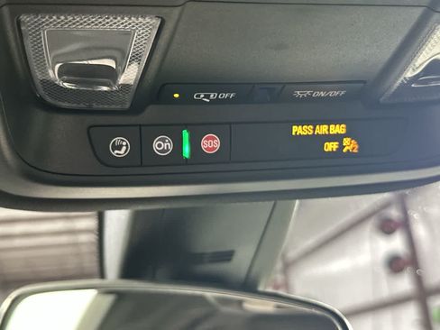Used 2023 Chevrolet Traverse LT FWD image 32