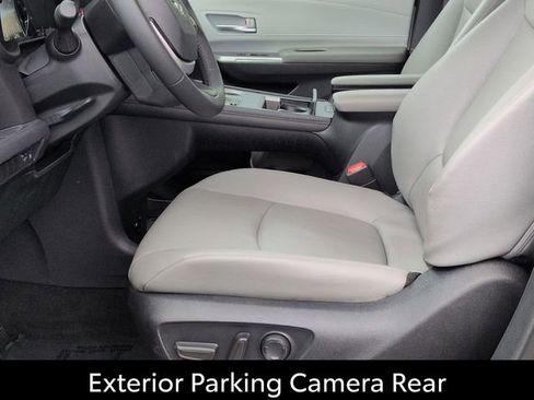 Certified 2025 Toyota Sienna XLE FWD image 13