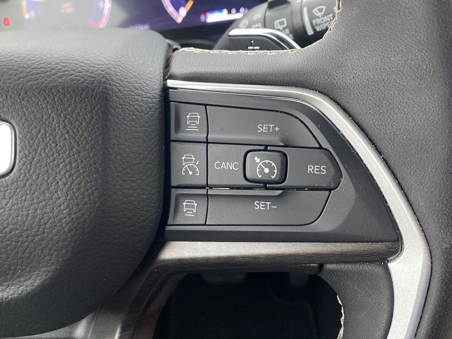 Used 2024 Jeep Grand Cherokee Limited w/ Luxury Tech Group II AWD/4WD image 20