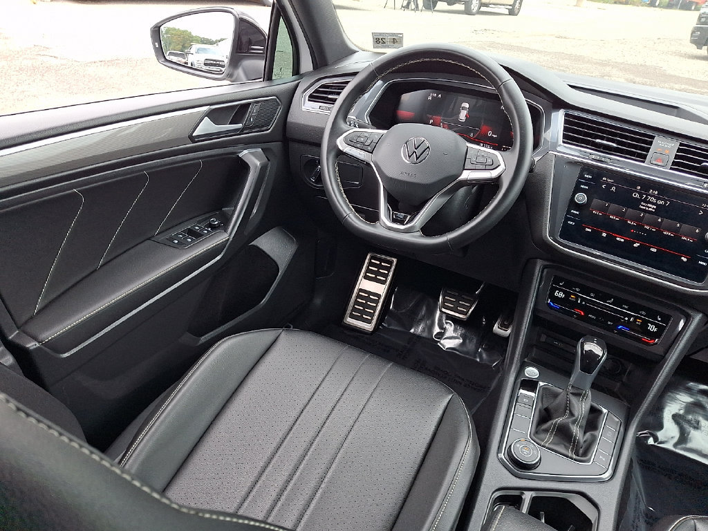 Used 2023 Volkswagen Tiguan SE R-Line AWD/4WD image 15