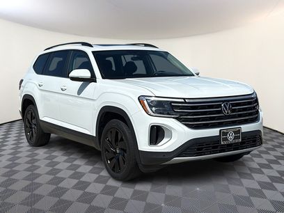Used 2024 Volkswagen Atlas SE w/ Panoramic Sunroof Package