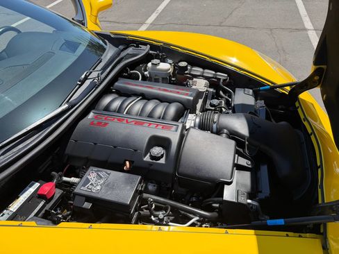Used 2011 Chevrolet Corvette Coupe w/ Preferred Equipment Group RWD image 19