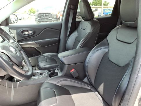 Used 2020 Jeep Cherokee Latitude Plus w/ Cold Weather Group AWD/4WD image 13