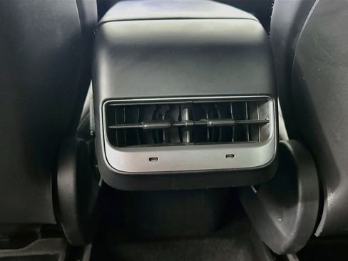 Used 2021 Tesla Model Y Long Range AWD/4WD image 27